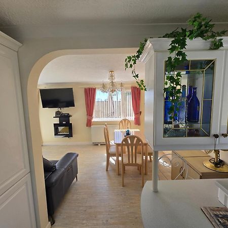 Family Bungalow With Private Pool Kilgetty Dış mekan fotoğraf